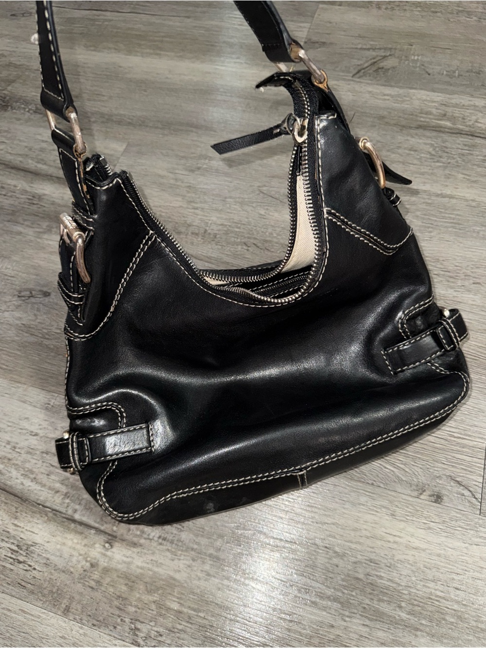 Michael Kors Black Leather Shoulder Bag with Contrast Stitching